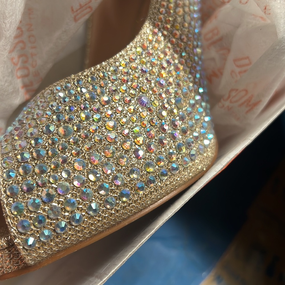 ❄️❄️Nude Sparkle peep toe heels❄️❄️ - Picture 4 of 4